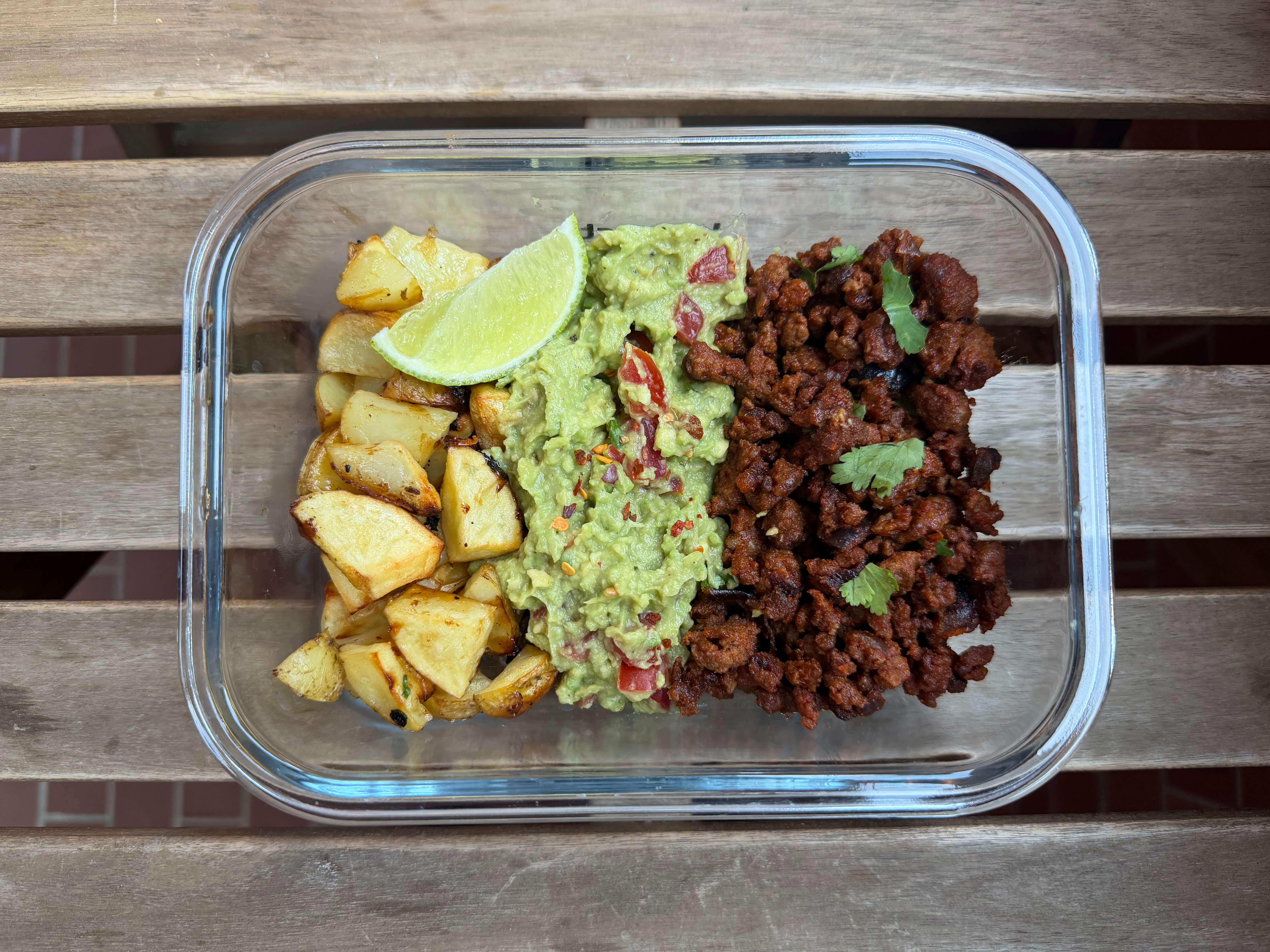 Taco bowl s hovězím a brambory